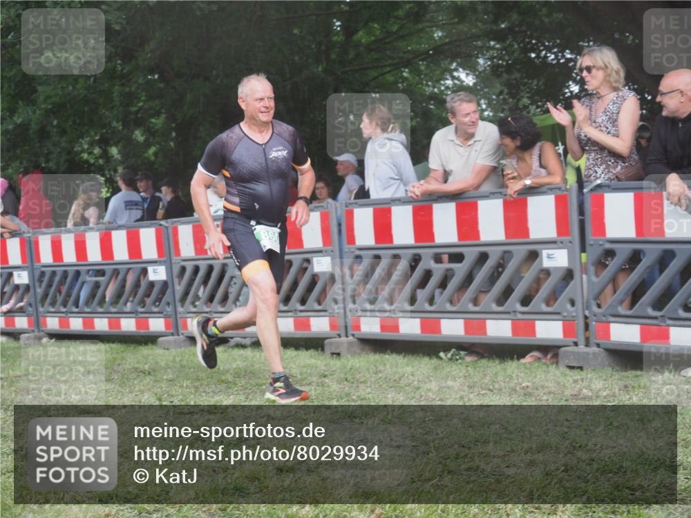 21.06.2025 - 27. Vierlanden-Triathlon KatJ http://msf.ph/oto/8029934 15.06.2025 13:36:29 Ziel 728, 860 meine-sportfotos.de