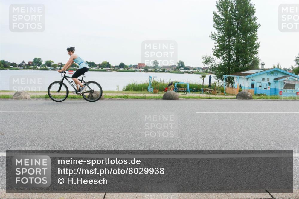 15.06.2025 - 27. Vierlanden-Triathlon H.Heesch http://msf.ph/oto/8029938 15.06.2025 10:32:13 Radfahren 478, 500 meine-sportfotos.de