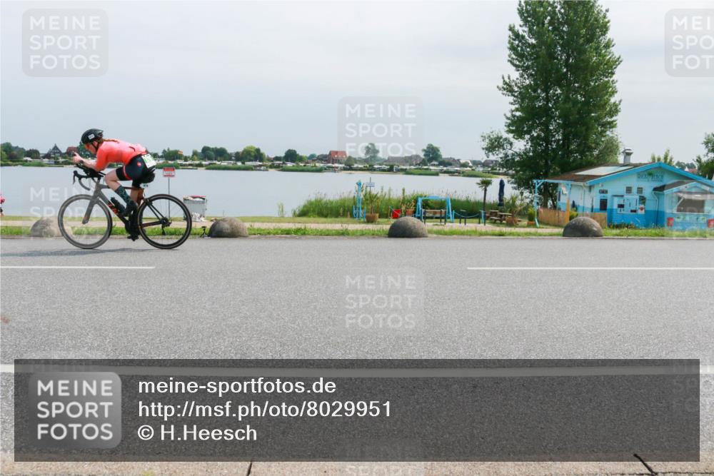 15.06.2025 - 27. Vierlanden-Triathlon H.Heesch http://msf.ph/oto/8029951 15.06.2025 11:29:42 Radfahren 224, 879 meine-sportfotos.de