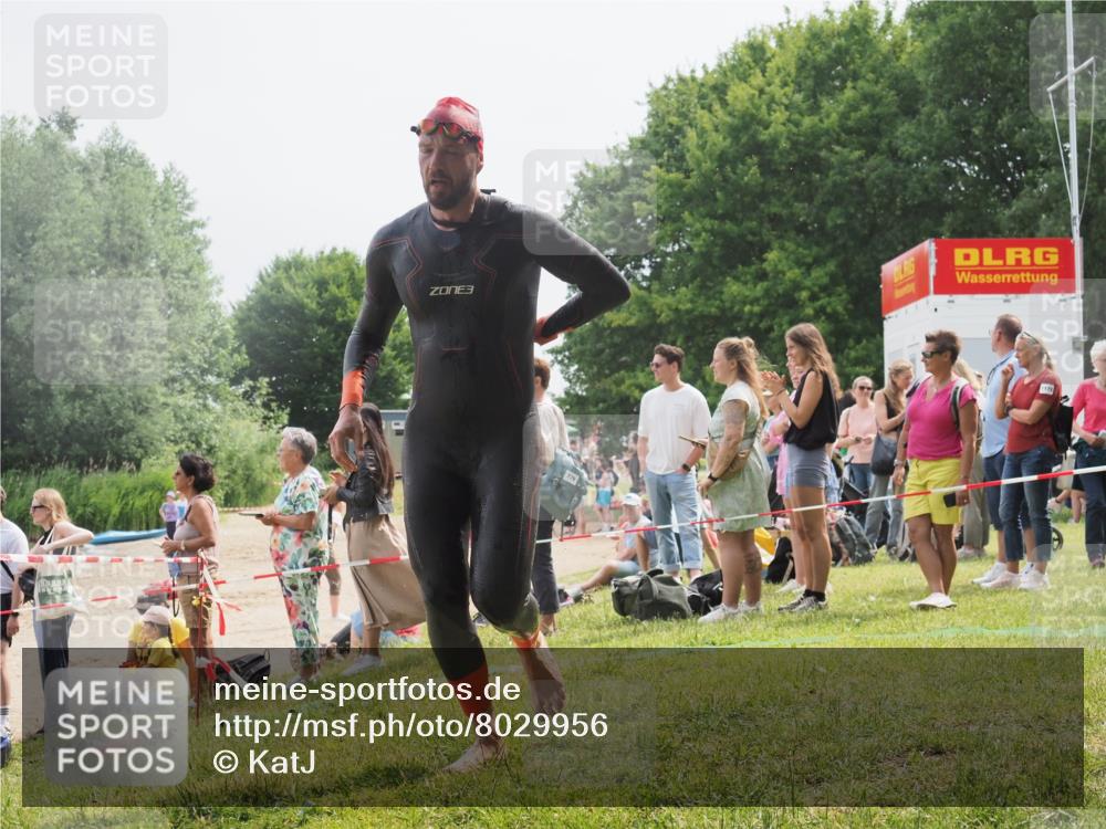 15.06.2025 - 27. Vierlanden-Triathlon KatJ http://msf.ph/oto/8029956 15.06.2025 11:06:14 Schwimmen 670, 817, 855, 857 meine-sportfotos.de