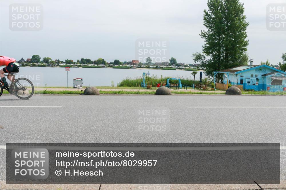 15.06.2025 - 27. Vierlanden-Triathlon H.Heesch http://msf.ph/oto/8029957 15.06.2025 11:29:42 Radfahren 224, 879 meine-sportfotos.de