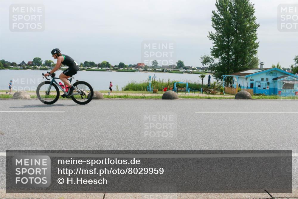 15.06.2025 - 27. Vierlanden-Triathlon H.Heesch http://msf.ph/oto/8029959 15.06.2025 11:29:46 Radfahren 879, 899, 929 meine-sportfotos.de