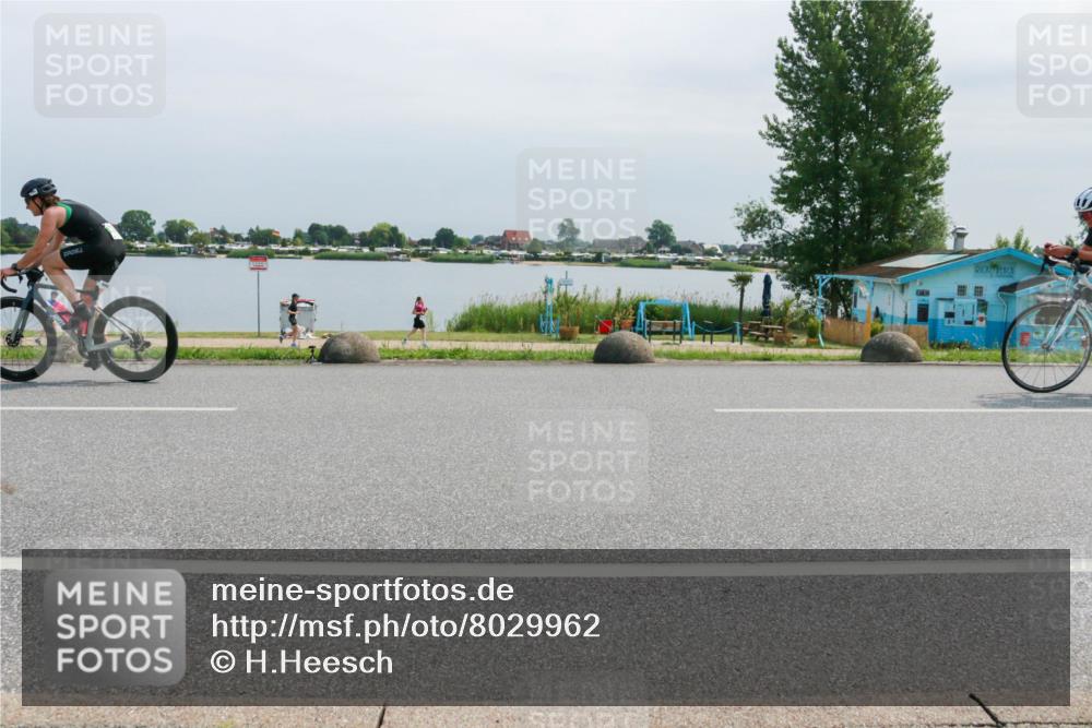 15.06.2025 - 27. Vierlanden-Triathlon H.Heesch http://msf.ph/oto/8029962 15.06.2025 11:29:46 Radfahren 879, 899, 929 meine-sportfotos.de