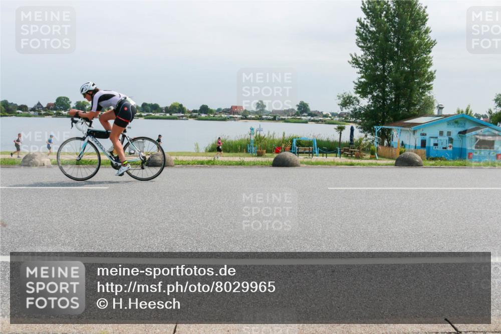 15.06.2025 - 27. Vierlanden-Triathlon H.Heesch http://msf.ph/oto/8029965 15.06.2025 11:29:47 Radfahren 879, 899, 929 meine-sportfotos.de