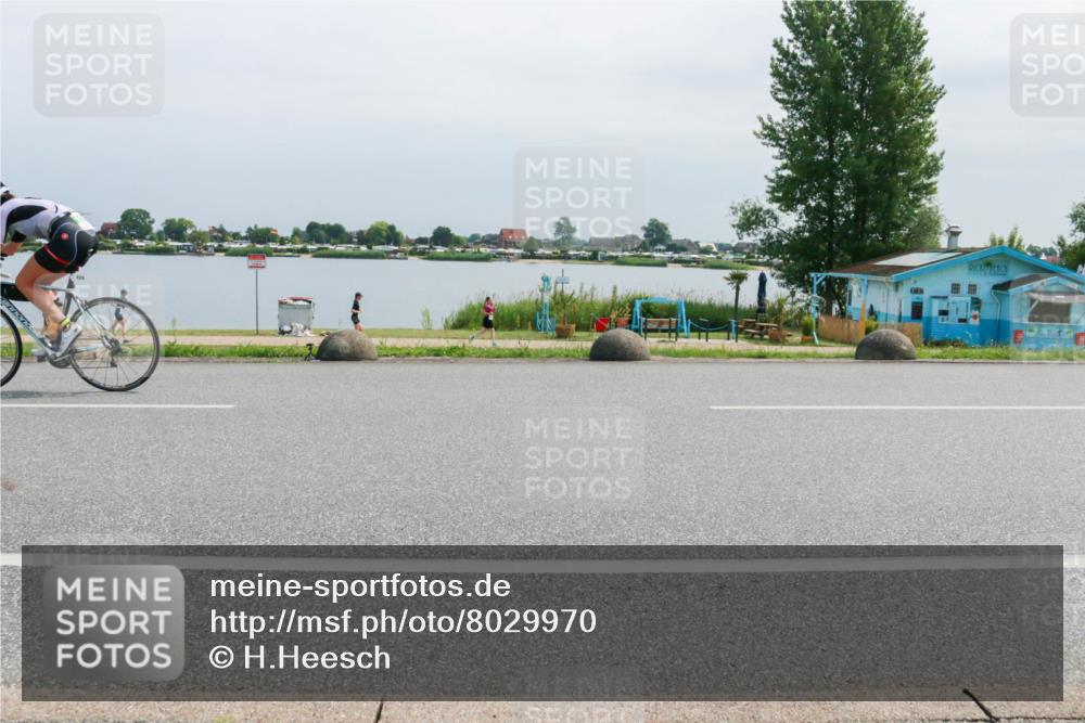 15.06.2025 - 27. Vierlanden-Triathlon H.Heesch http://msf.ph/oto/8029970 15.06.2025 11:29:47 Radfahren 879, 899, 929 meine-sportfotos.de