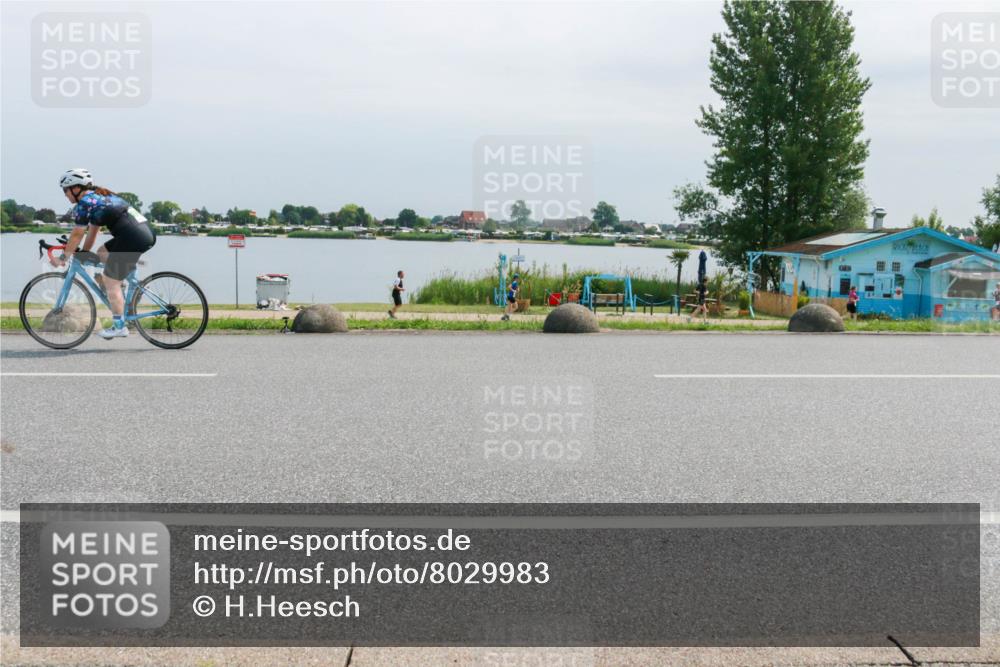 15.06.2025 - 27. Vierlanden-Triathlon H.Heesch http://msf.ph/oto/8029983 15.06.2025 11:29:52 Radfahren 730, 899, 929, 932, 936 meine-sportfotos.de