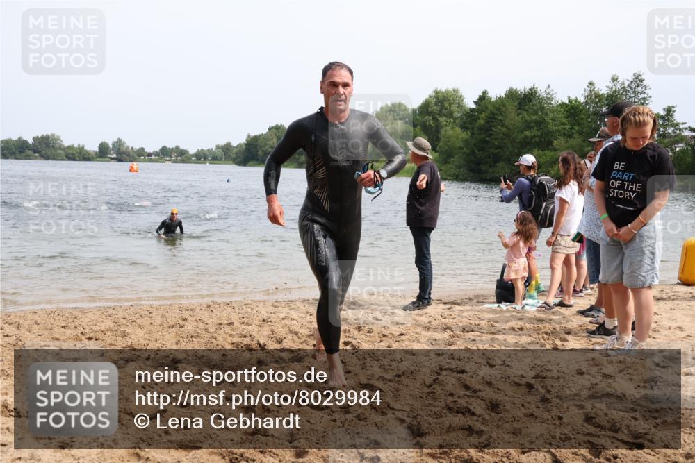 15.06.2025 - 27. Vierlanden-Triathlon Lena Gebhardt http://msf.ph/oto/8029984 15.06.2025 11:06:28 Schwimmen 781, 831, 862 meine-sportfotos.de