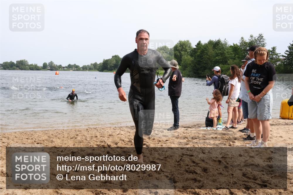 15.06.2025 - 27. Vierlanden-Triathlon Lena Gebhardt http://msf.ph/oto/8029987 15.06.2025 11:06:28 Schwimmen 781, 831, 862 meine-sportfotos.de