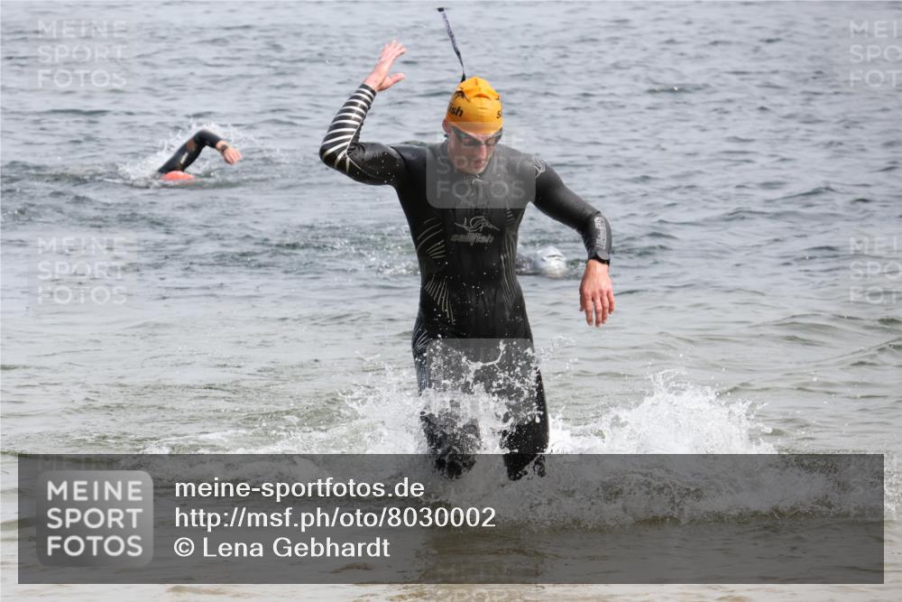 15.06.2025 - 27. Vierlanden-Triathlon Lena Gebhardt http://msf.ph/oto/8030002 15.06.2025 11:06:32 Schwimmen 781, 831, 862 meine-sportfotos.de