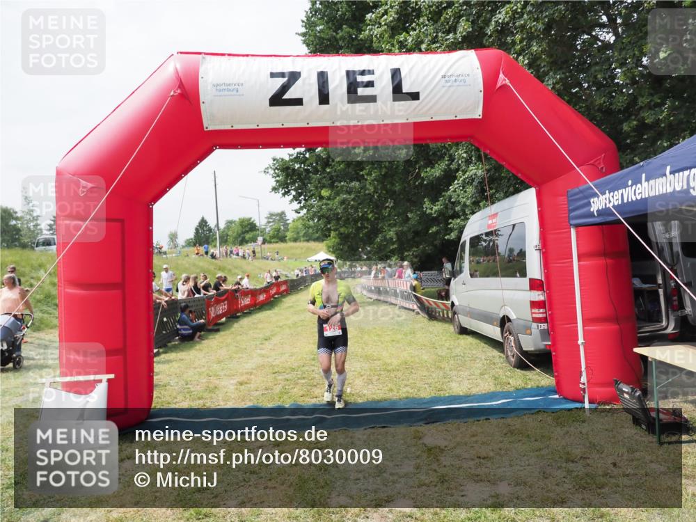 21.06.2025 - 27. Vierlanden-Triathlon MichiJ http://msf.ph/oto/8030009 15.06.2026 12:31:00 Ziel 126 meine-sportfotos.de