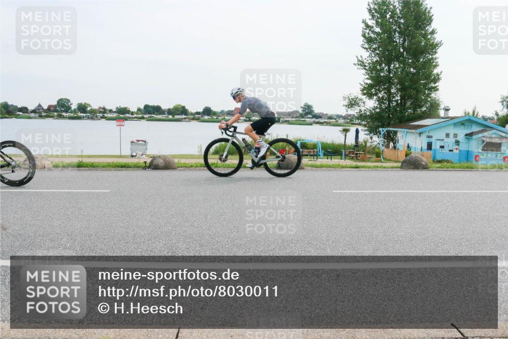 15.06.2025 - 27. Vierlanden-Triathlon H.Heesch http://msf.ph/oto/8030011 15.06.2025 10:32:31 Radfahren 194, 212, 214, 538 meine-sportfotos.de