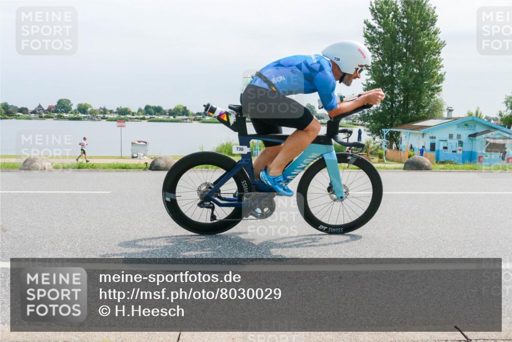 15.06.2025 - 27. Vierlanden-Triathlon H.Heesch http://msf.ph/oto/8030029 15.06.2025 11:29:56 Radfahren 656, 730, 932, 936 meine-sportfotos.de