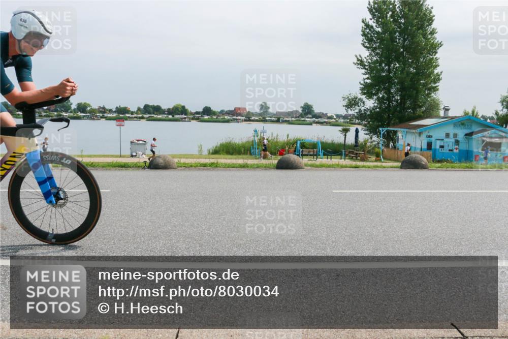 15.06.2025 - 27. Vierlanden-Triathlon H.Heesch http://msf.ph/oto/8030034 15.06.2025 11:29:58 Radfahren 656, 730, 932 meine-sportfotos.de