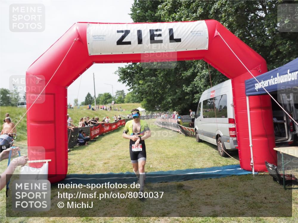 21.06.2025 - 27. Vierlanden-Triathlon MichiJ http://msf.ph/oto/8030037 15.06.2026 12:31:00 Ziel 126 meine-sportfotos.de