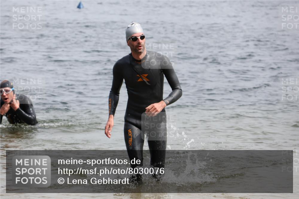 15.06.2025 - 27. Vierlanden-Triathlon Lena Gebhardt http://msf.ph/oto/8030076 15.06.2025 11:06:42 Schwimmen 824, 831, 860, 871 meine-sportfotos.de