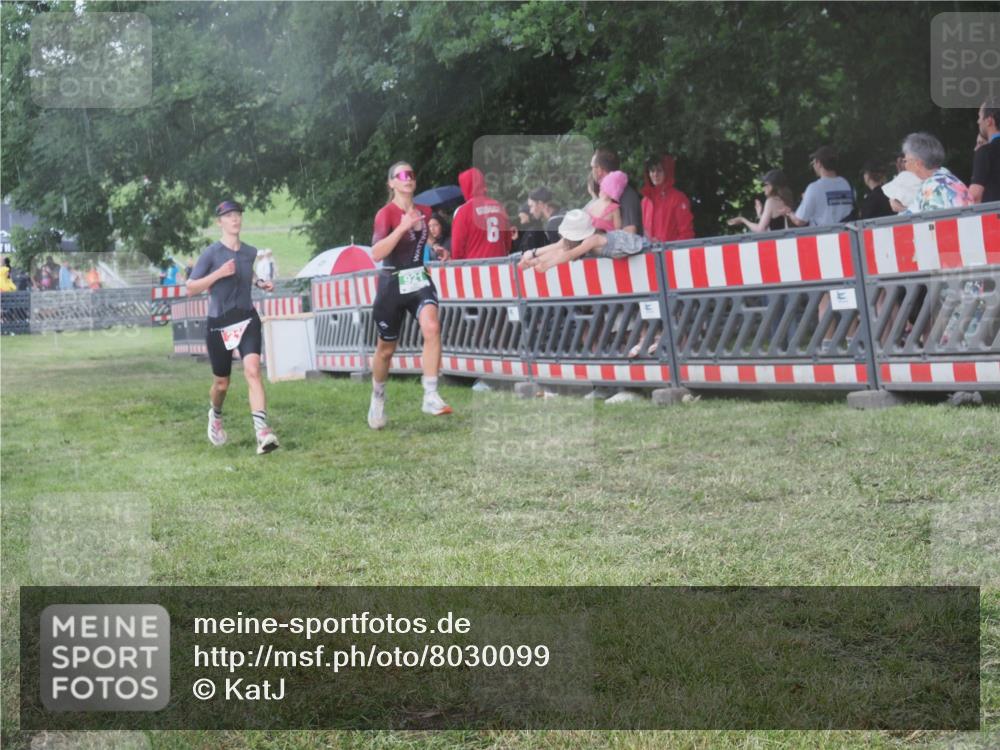 21.06.2025 - 27. Vierlanden-Triathlon KatJ http://msf.ph/oto/8030099 15.06.2025 13:36:56 Ziel 212, 921 meine-sportfotos.de