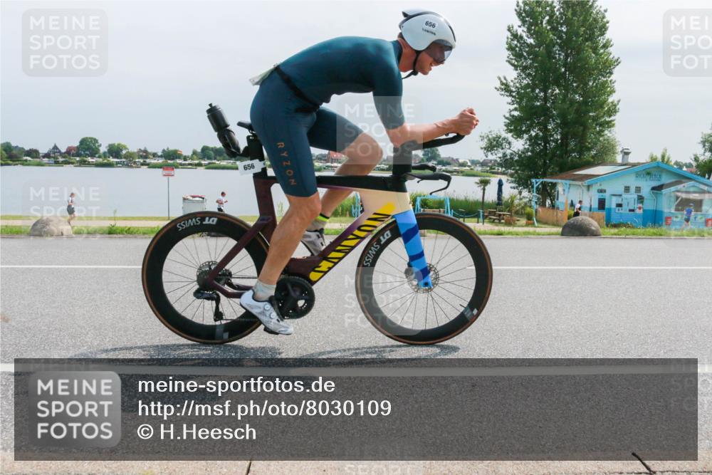 15.06.2025 - 27. Vierlanden-Triathlon H.Heesch http://msf.ph/oto/8030109 15.06.2025 11:29:58 Radfahren 656, 730, 932 meine-sportfotos.de