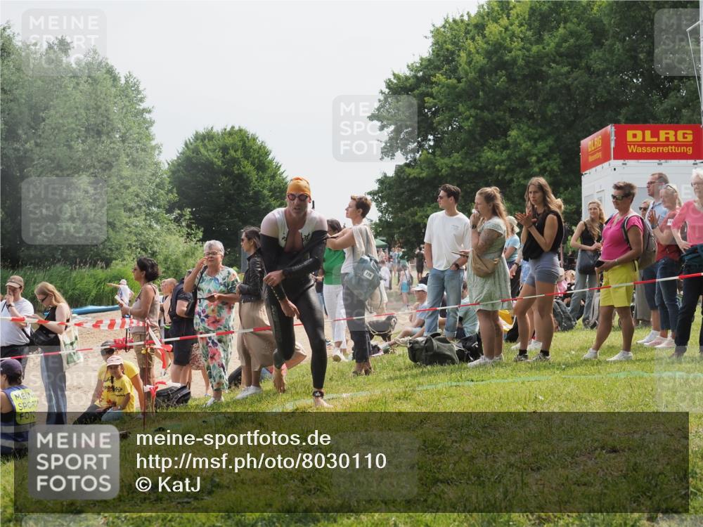 15.06.2025 - 27. Vierlanden-Triathlon KatJ http://msf.ph/oto/8030110 15.06.2025 11:06:38 Schwimmen 781, 831, 862 meine-sportfotos.de