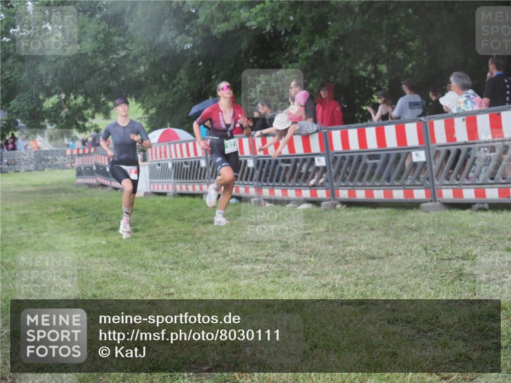 21.06.2025 - 27. Vierlanden-Triathlon KatJ http://msf.ph/oto/8030111 15.06.2025 13:36:56 Ziel 212, 921 meine-sportfotos.de