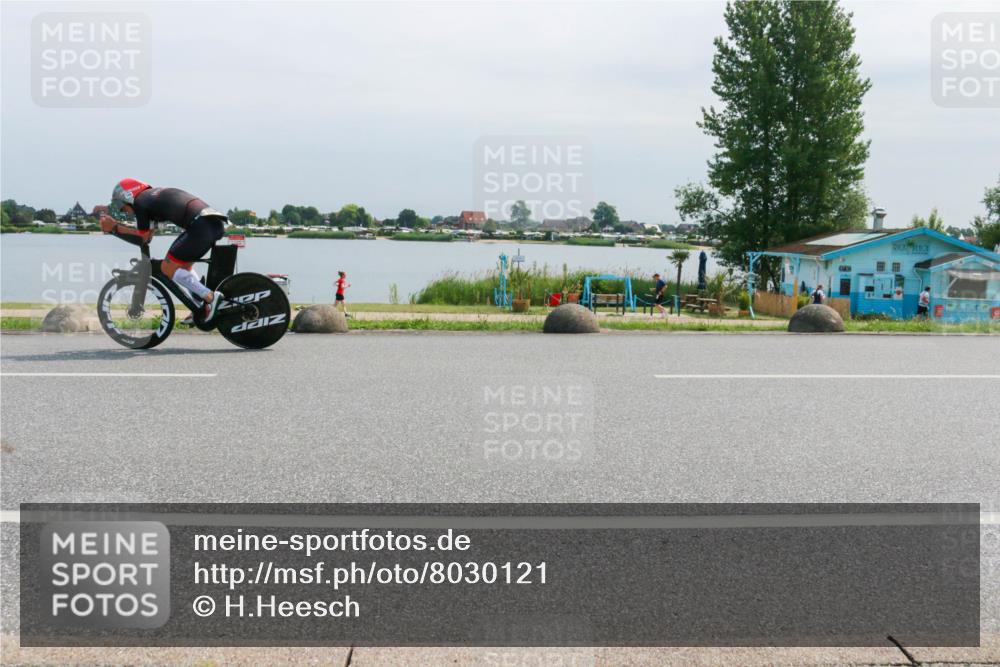 15.06.2025 - 27. Vierlanden-Triathlon H.Heesch http://msf.ph/oto/8030121 15.06.2025 11:30:08 Radfahren 676, 726, 890 meine-sportfotos.de