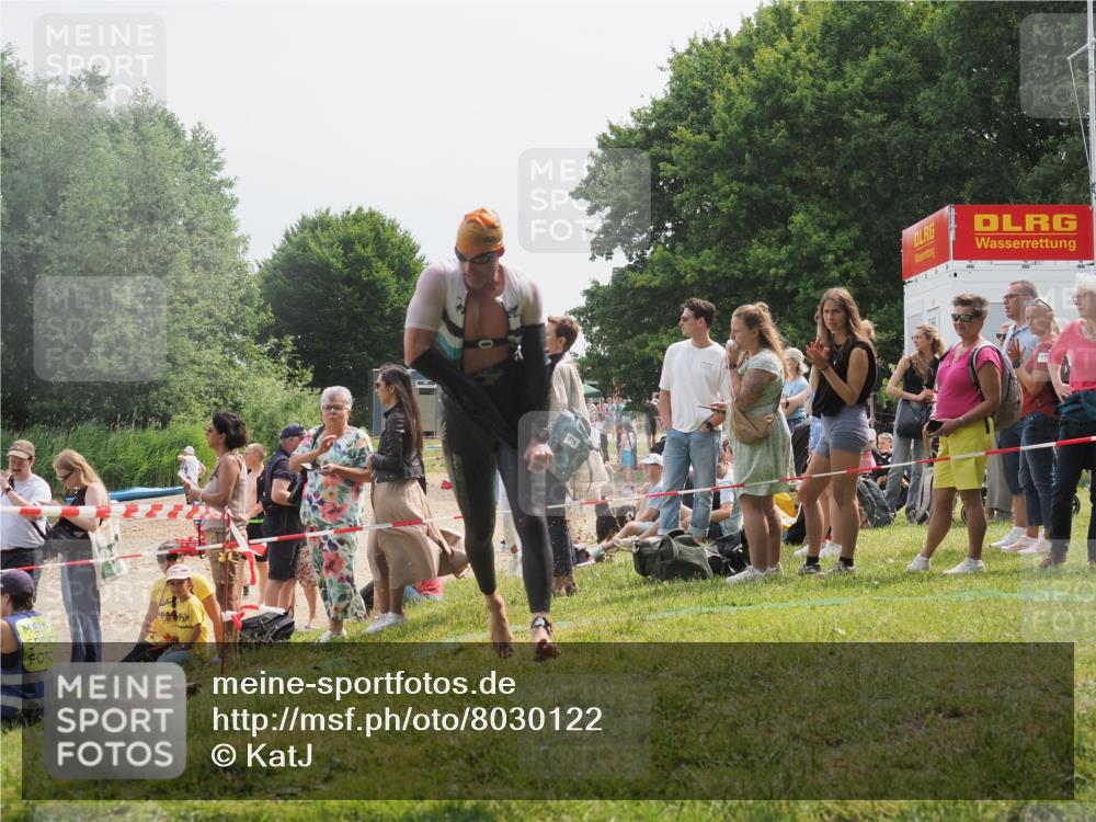15.06.2025 - 27. Vierlanden-Triathlon KatJ http://msf.ph/oto/8030122 15.06.2025 11:06:38 Schwimmen 781, 831, 862 meine-sportfotos.de