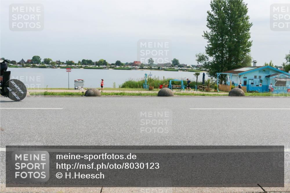 15.06.2025 - 27. Vierlanden-Triathlon H.Heesch http://msf.ph/oto/8030123 15.06.2025 11:30:08 Radfahren 676, 726, 890 meine-sportfotos.de