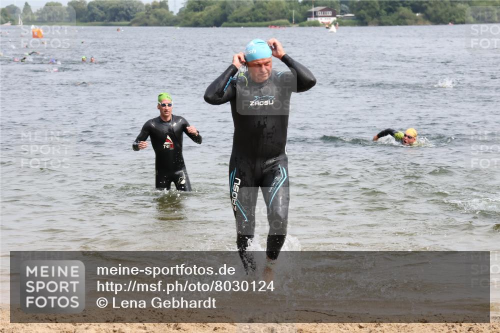 15.06.2025 - 27. Vierlanden-Triathlon Lena Gebhardt http://msf.ph/oto/8030124 15.06.2025 11:06:47 Schwimmen 805, 824, 844, 860, 871 meine-sportfotos.de