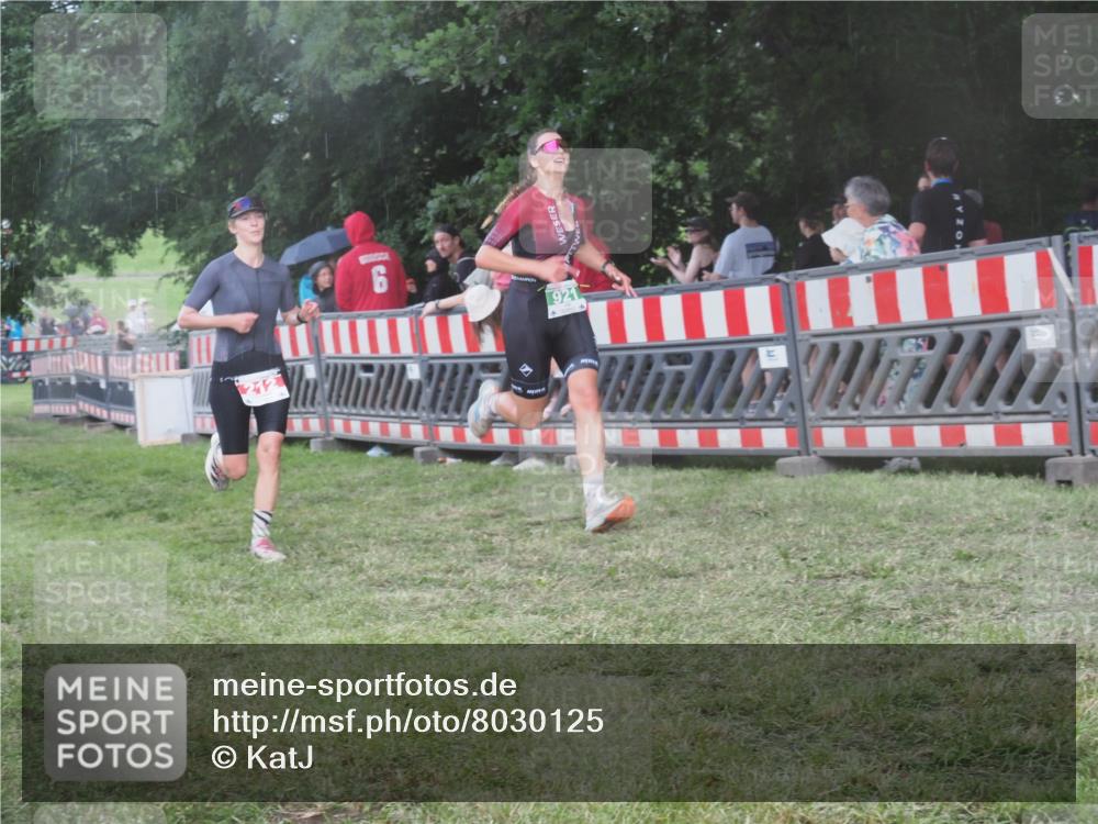 21.06.2025 - 27. Vierlanden-Triathlon KatJ http://msf.ph/oto/8030125 15.06.2025 13:36:57 Ziel 212, 921 meine-sportfotos.de