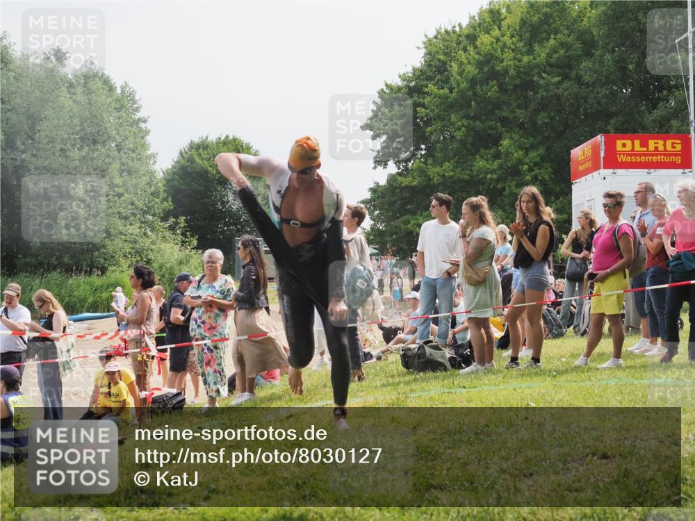 15.06.2025 - 27. Vierlanden-Triathlon KatJ http://msf.ph/oto/8030127 15.06.2025 11:06:38 Schwimmen 781, 831, 862 meine-sportfotos.de