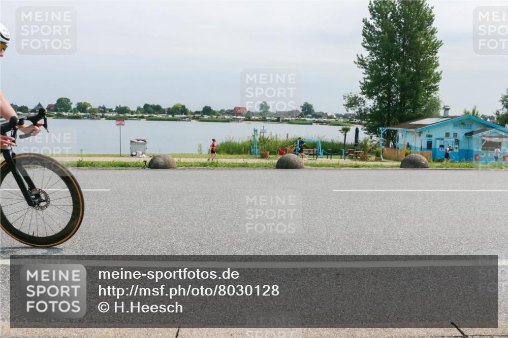 15.06.2025 - 27. Vierlanden-Triathlon H.Heesch http://msf.ph/oto/8030128 15.06.2025 11:30:09 Radfahren 676, 726, 890 meine-sportfotos.de