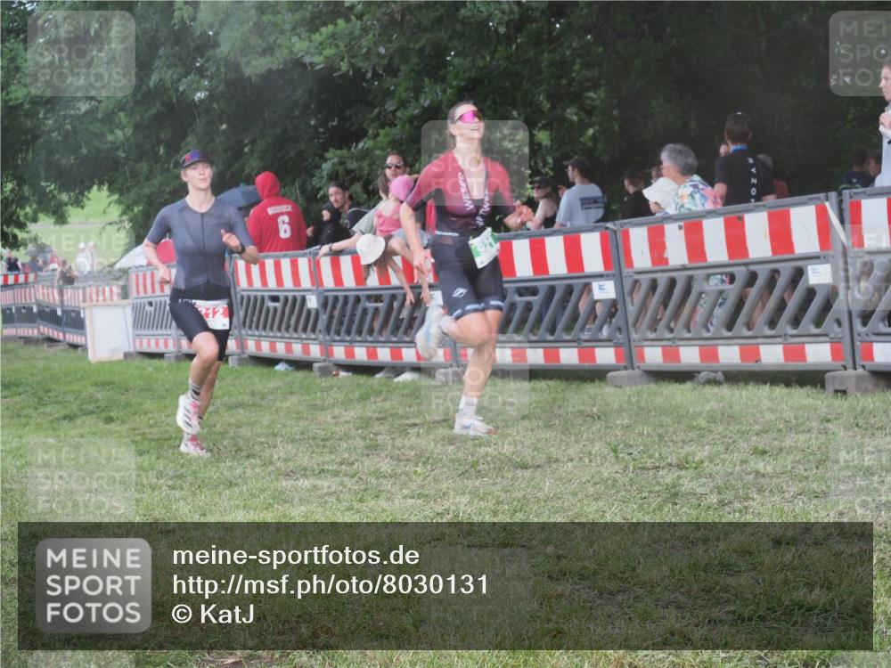 21.06.2025 - 27. Vierlanden-Triathlon KatJ http://msf.ph/oto/8030131 15.06.2025 13:36:57 Ziel 212, 921 meine-sportfotos.de