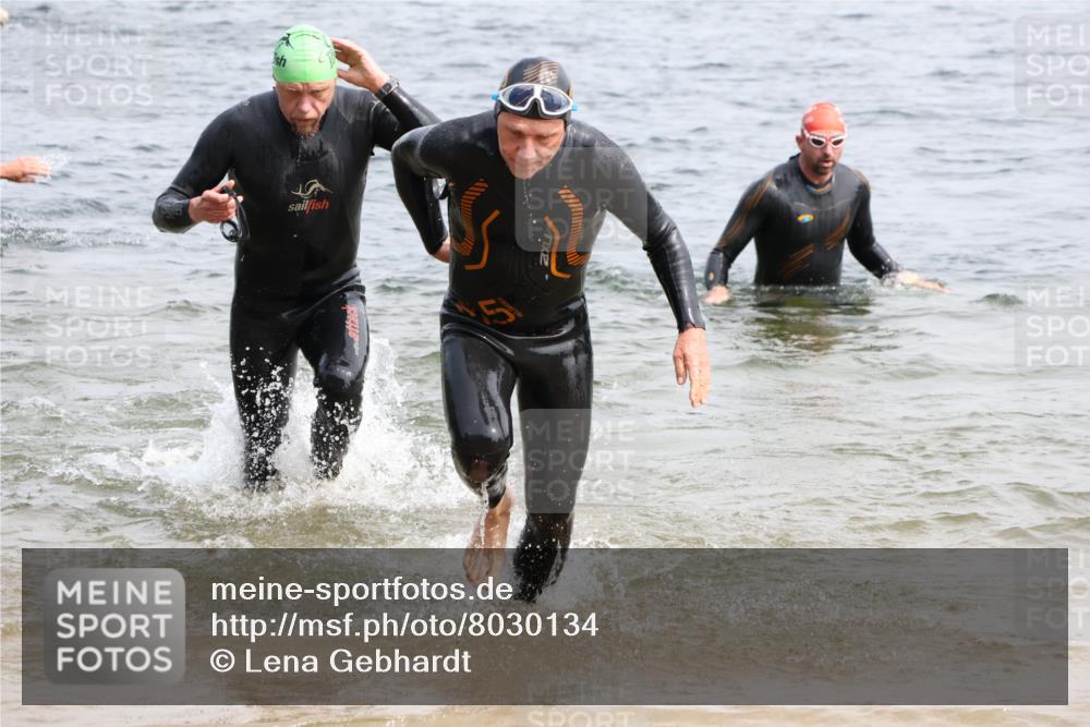 15.06.2025 - 27. Vierlanden-Triathlon Lena Gebhardt http://msf.ph/oto/8030134 15.06.2025 11:06:48 Schwimmen 805, 824, 844, 860, 871 meine-sportfotos.de