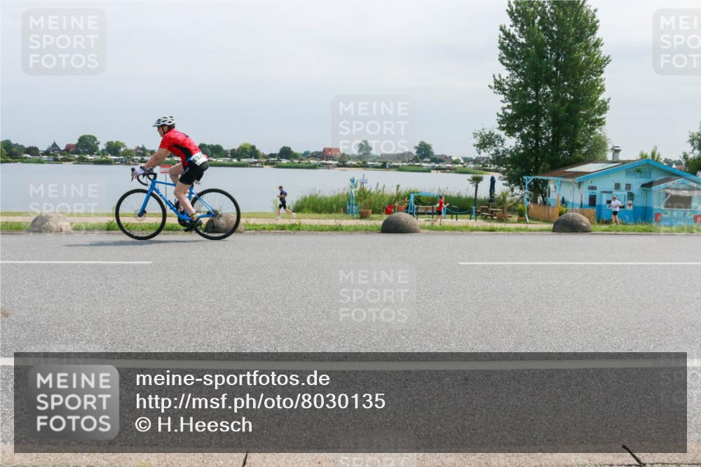 15.06.2025 - 27. Vierlanden-Triathlon H.Heesch http://msf.ph/oto/8030135 15.06.2025 11:30:11 Radfahren 676, 726, 890, 973 meine-sportfotos.de