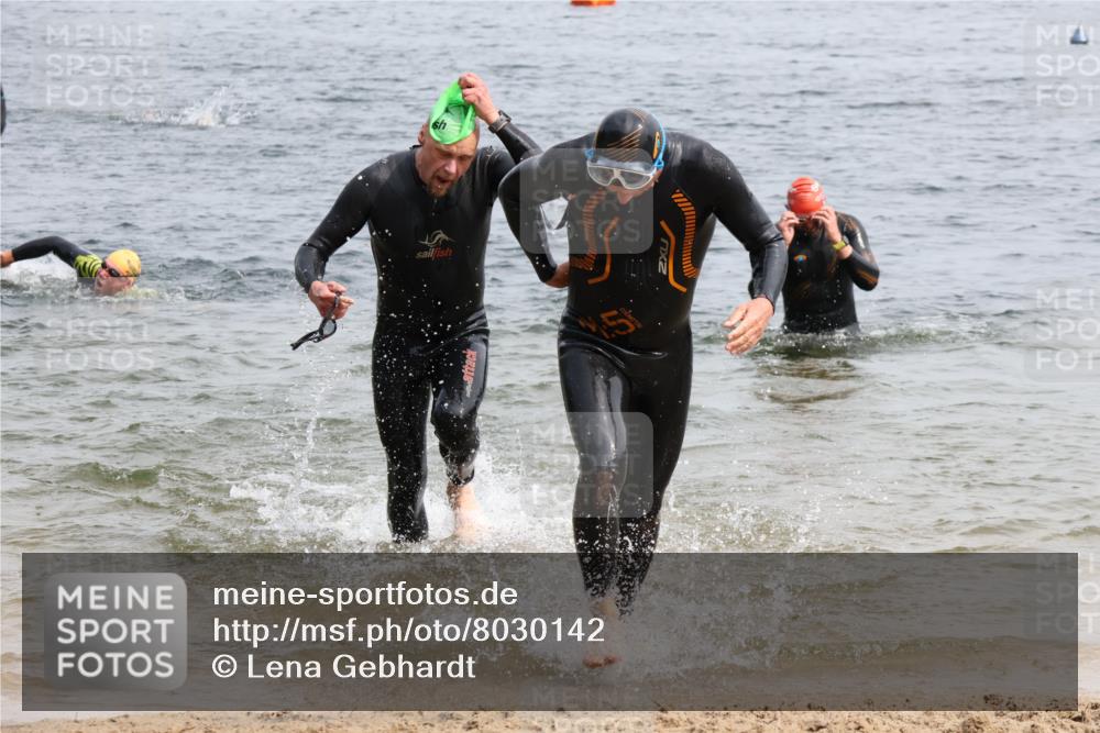 15.06.2025 - 27. Vierlanden-Triathlon Lena Gebhardt http://msf.ph/oto/8030142 15.06.2025 11:06:49 Schwimmen 805, 824, 844, 860, 871 meine-sportfotos.de