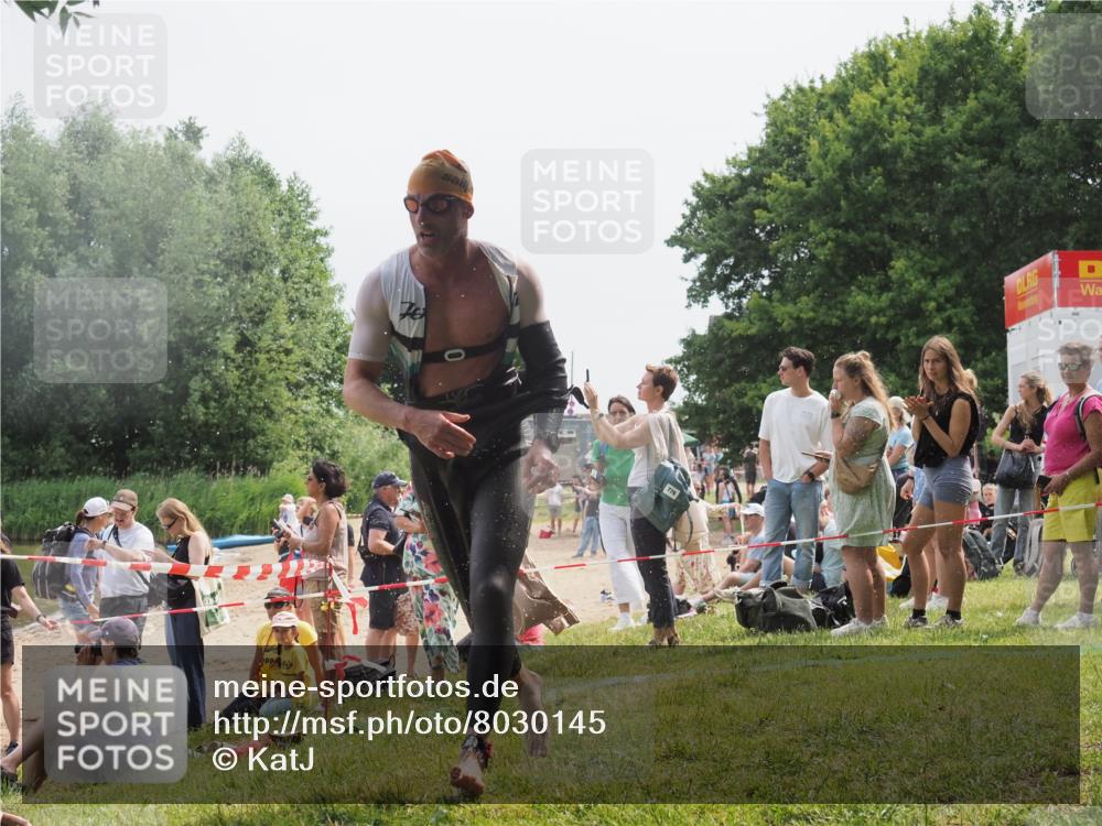 15.06.2025 - 27. Vierlanden-Triathlon KatJ http://msf.ph/oto/8030145 15.06.2025 11:06:39 Schwimmen 781, 831 meine-sportfotos.de