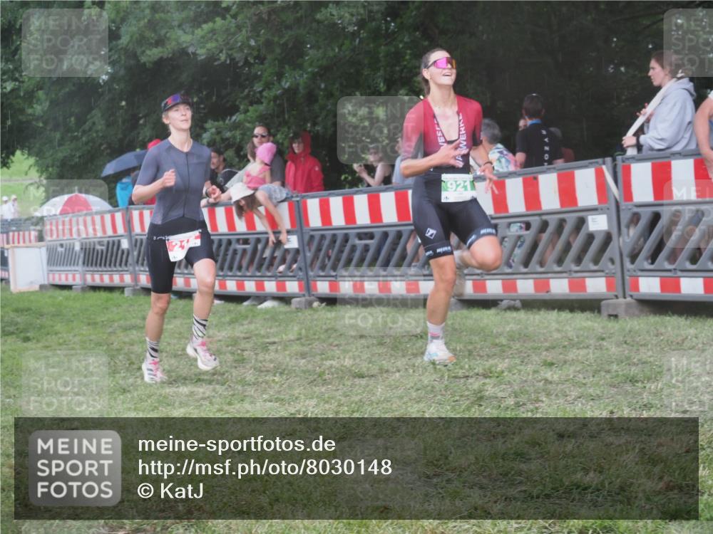 21.06.2025 - 27. Vierlanden-Triathlon KatJ http://msf.ph/oto/8030148 15.06.2025 13:36:57 Ziel 212, 921 meine-sportfotos.de