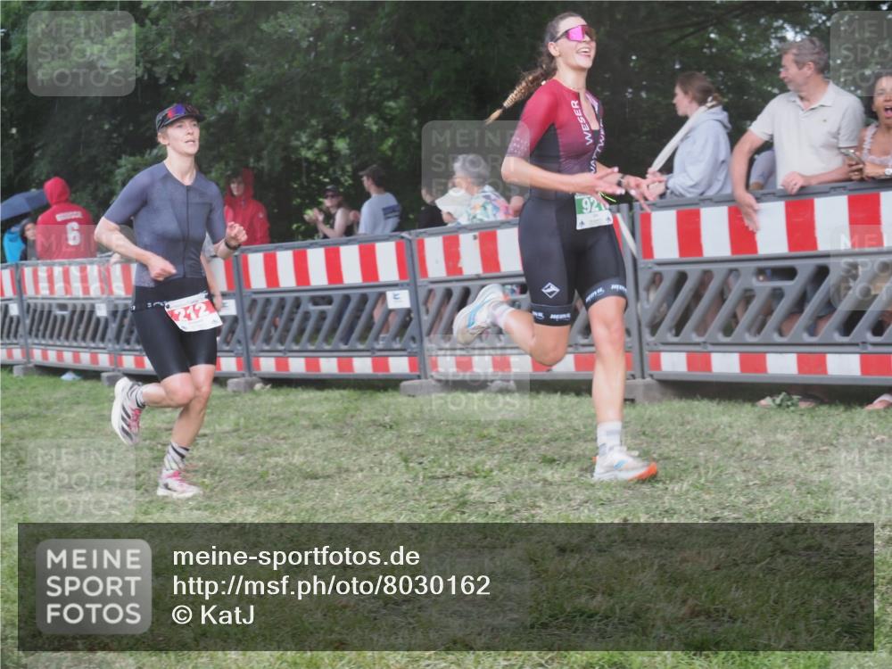21.06.2025 - 27. Vierlanden-Triathlon KatJ http://msf.ph/oto/8030162 15.06.2025 13:36:58 Ziel 212, 921, 1093 meine-sportfotos.de