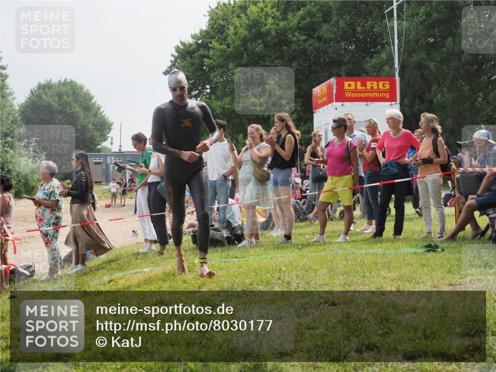 15.06.2025 - 27. Vierlanden-Triathlon KatJ http://msf.ph/oto/8030177 15.06.2025 11:06:50 Schwimmen 824, 844, 860, 871 meine-sportfotos.de