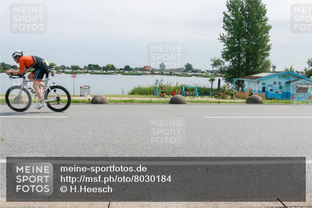 15.06.2025 - 27. Vierlanden-Triathlon H.Heesch http://msf.ph/oto/8030184 15.06.2025 11:30:24 Radfahren 693 meine-sportfotos.de