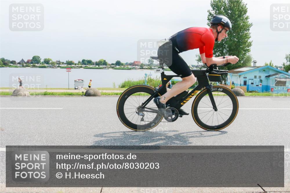 15.06.2025 - 27. Vierlanden-Triathlon H.Heesch http://msf.ph/oto/8030203 15.06.2025 11:30:37 Radfahren 725, 764 meine-sportfotos.de