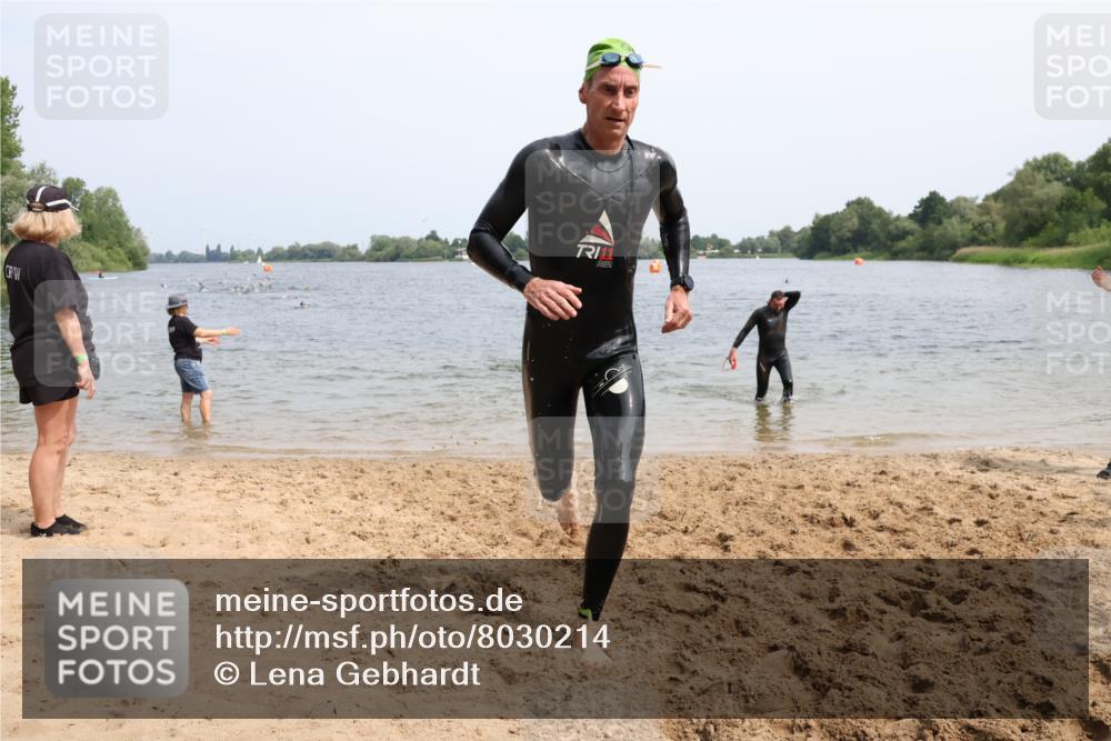 15.06.2025 - 27. Vierlanden-Triathlon Lena Gebhardt http://msf.ph/oto/8030214 15.06.2025 11:06:55 Schwimmen 805, 824, 844, 853, 860, 871, 874 meine-sportfotos.de