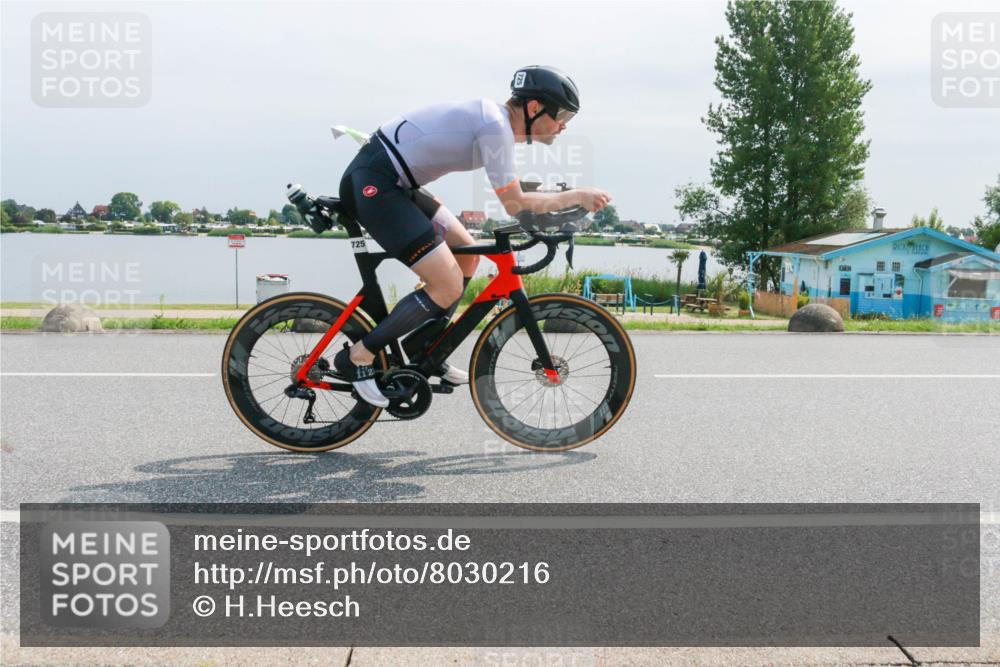 15.06.2025 - 27. Vierlanden-Triathlon H.Heesch http://msf.ph/oto/8030216 15.06.2025 11:30:38 Radfahren 725, 764 meine-sportfotos.de