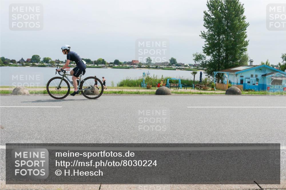 15.06.2025 - 27. Vierlanden-Triathlon H.Heesch http://msf.ph/oto/8030224 15.06.2025 11:30:40 Radfahren 725, 764, 923 meine-sportfotos.de