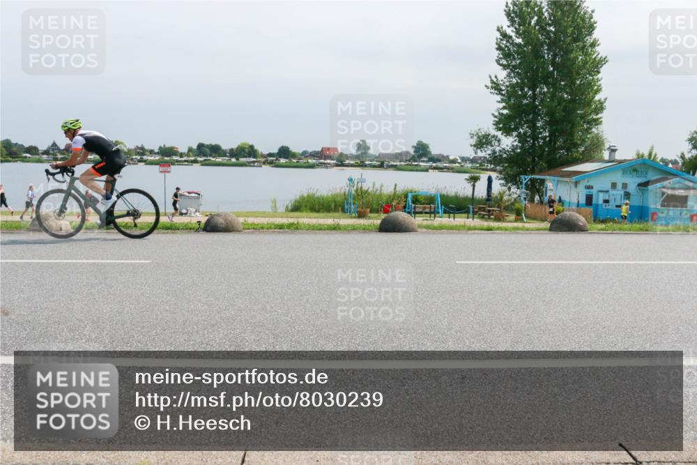 15.06.2025 - 27. Vierlanden-Triathlon H.Heesch http://msf.ph/oto/8030239 15.06.2025 11:30:45 Radfahren 712, 875, 923 meine-sportfotos.de