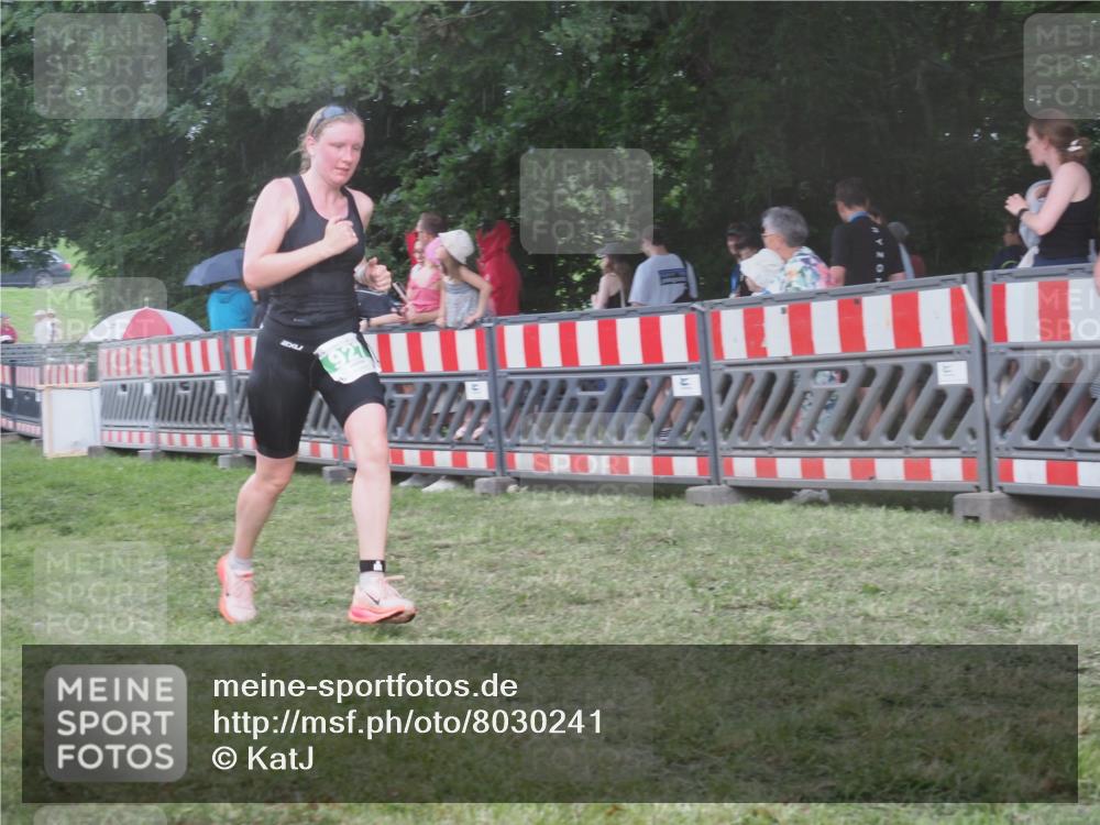 21.06.2025 - 27. Vierlanden-Triathlon KatJ http://msf.ph/oto/8030241 15.06.2025 13:37:11 Ziel 206, 927 meine-sportfotos.de