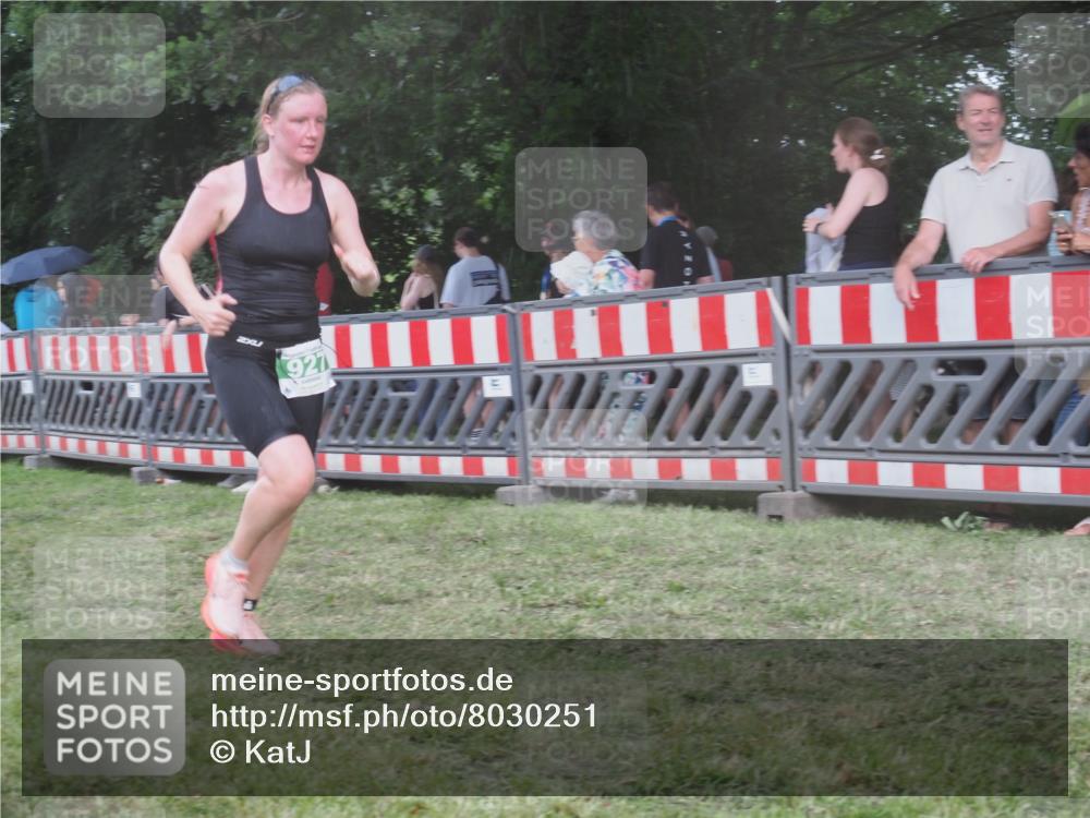 21.06.2025 - 27. Vierlanden-Triathlon KatJ http://msf.ph/oto/8030251 15.06.2025 13:37:11 Ziel 206, 927 meine-sportfotos.de