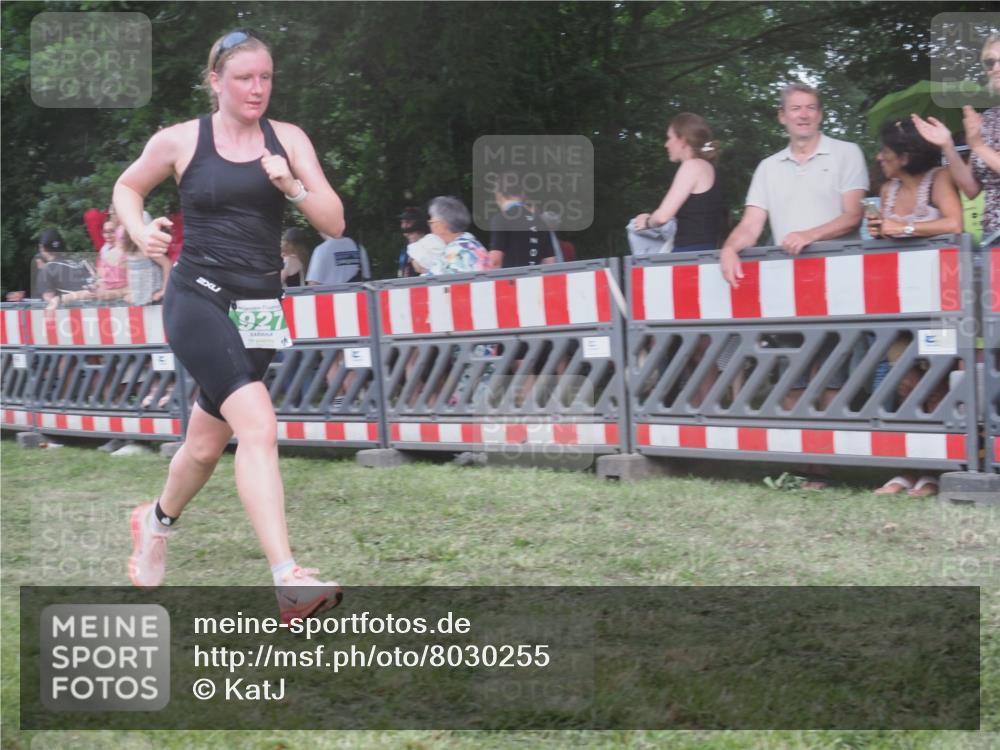 21.06.2025 - 27. Vierlanden-Triathlon KatJ http://msf.ph/oto/8030255 15.06.2025 13:37:11 Ziel 206, 927 meine-sportfotos.de