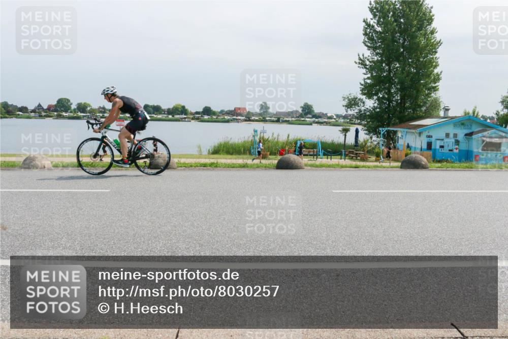 15.06.2025 - 27. Vierlanden-Triathlon H.Heesch http://msf.ph/oto/8030257 15.06.2025 11:30:51 Radfahren 639, 712, 749, 875, 926 meine-sportfotos.de