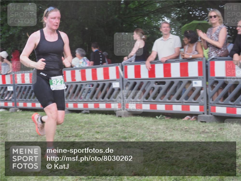 21.06.2025 - 27. Vierlanden-Triathlon KatJ http://msf.ph/oto/8030262 15.06.2025 13:37:12 Ziel 206, 927 meine-sportfotos.de
