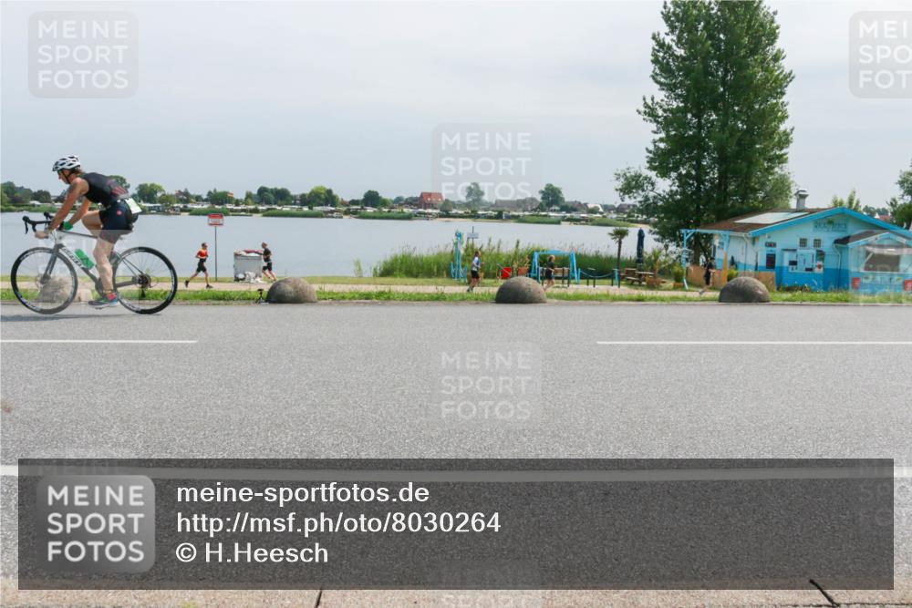 15.06.2025 - 27. Vierlanden-Triathlon H.Heesch http://msf.ph/oto/8030264 15.06.2025 11:30:51 Radfahren 639, 712, 749, 875, 926 meine-sportfotos.de
